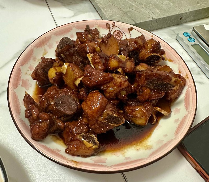 肯定不是因为看了迷宫饭然后去做了这道糖醋排骨😆是我做过的最好吃的菜了,不愧是殿堂菜谱