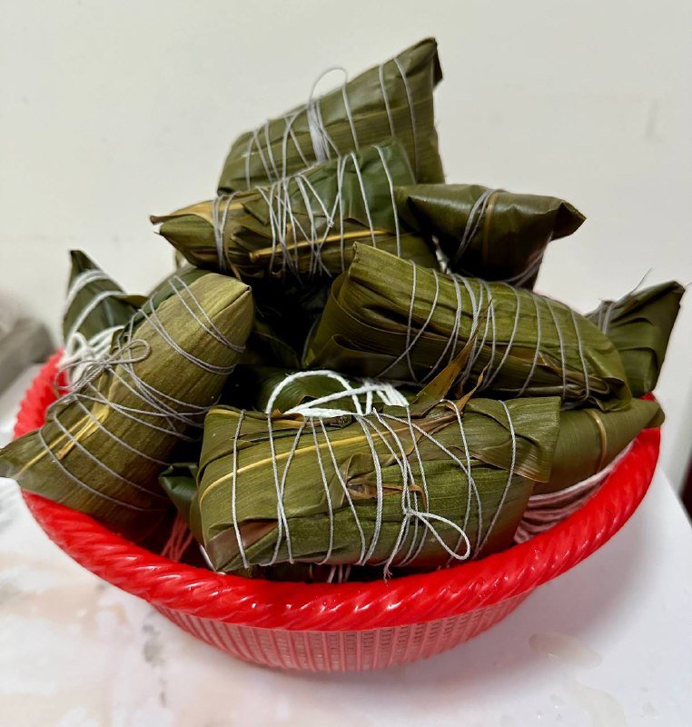 端午假期快乐🎉 第一次裹粽子,别人包五个,我才包一个🤣