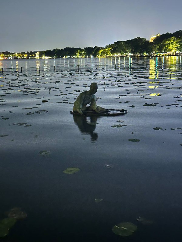 D1-D3 广州-杭州图2: 因为今年没有买票,所以只是路过图3: 第一次见这么 open 的洗浴室,两个男生应该如何住呢#记录生活需要有照片 #五一假期D1-D3 广州-杭州图2: 因为今年没有买票,所以只是路过图3: 第一次见这么 open 的洗浴室,两个男生应该如何住呢#记录生活需要有照片 #五一假期