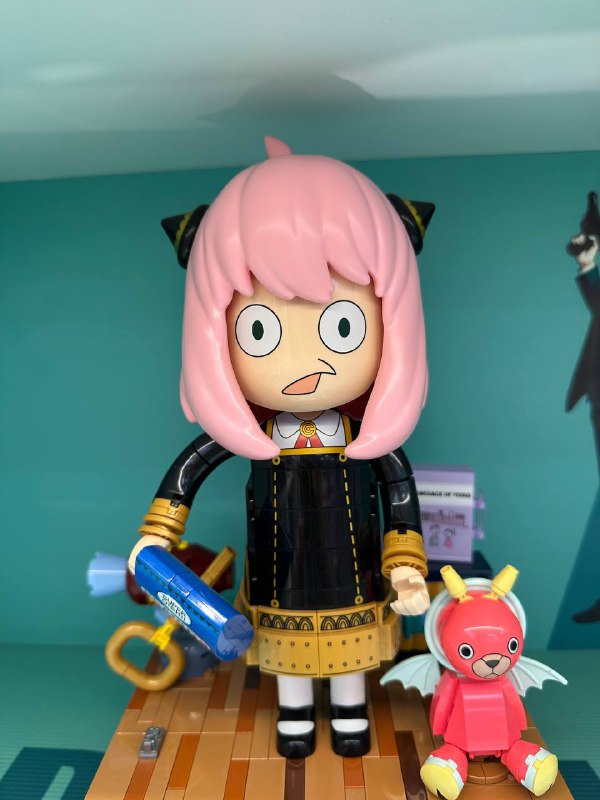 D3 下 小寨银泰城或许是西北最大的二次元聚集地了,挤满了人,跟男执事 coser 拍照的女生队伍都转了几圈了