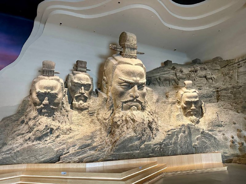 D1 陕西历史博物馆秦汉馆当我说一个博物馆无聊的时候,那它是真的无聊吗?错误的,当你带一个现充去漫展