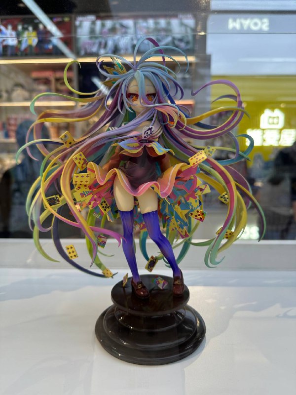 D3 下 小寨银泰城或许是西北最大的二次元聚集地了,挤满了人,跟男执事 coser 拍照的女生队伍都转了几圈了