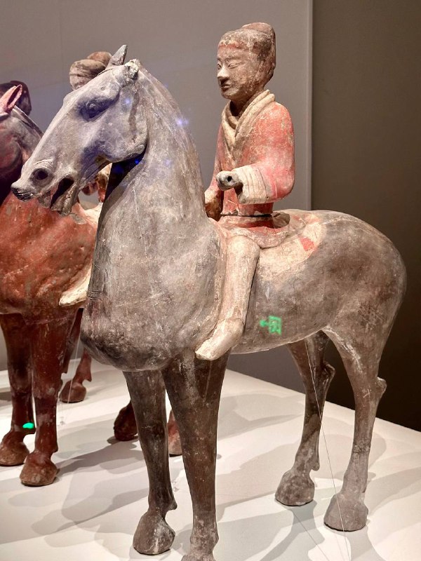 D1 陕西历史博物馆秦汉馆当我说一个博物馆无聊的时候,那它是真的无聊吗?错误的,当你带一个现充去漫展