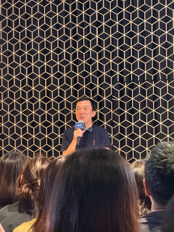 在线下看到老六了,脱稿没主题聊了两个半小时