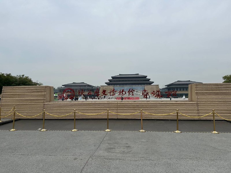 D1 陕西历史博物馆秦汉馆当我说一个博物馆无聊的时候,那它是真的无聊吗?错误的,当你带一个现充去漫展