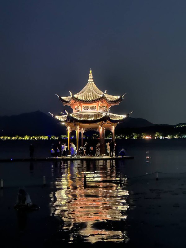 D1-D3 广州-杭州图2: 因为今年没有买票,所以只是路过图3: 第一次见这么 open 的洗浴室,两个男生应该如何住呢#记录生活需要有照片 #五一假期D1-D3 广州-杭州图2: 因为今年没有买票,所以只是路过图3: 第一次见这么 open 的洗浴室,两个男生应该如何住呢#记录生活需要有照片 #五一假期
