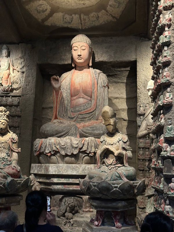 D3 上 陕西历史博物馆超多导游,甚至还有很多一排排的学生在这里上课背书拍的最多的竟然是别人的课程作业这个博物馆还挺难约的,约了很多天才能约得上,听说本地人天天抢都很难抢#真西安旅游D3 上 陕西历史博物馆超多导游,甚至还有很多一排排的学生在这里上课背书拍的最多的竟然是别人的课程作业这个博物馆还挺难约的,约了很多天才能约得上,听说本地人天天抢都很难抢#真西安旅游