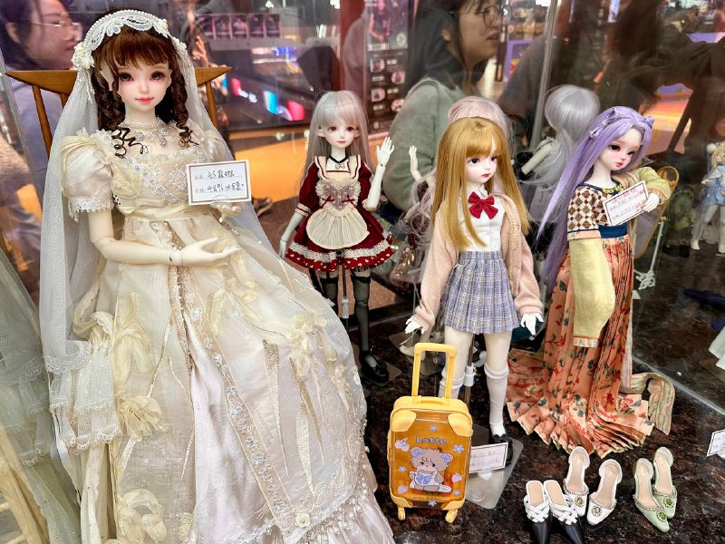 补充:作为一个大叔被请客+送礼物了了,有点不知所措