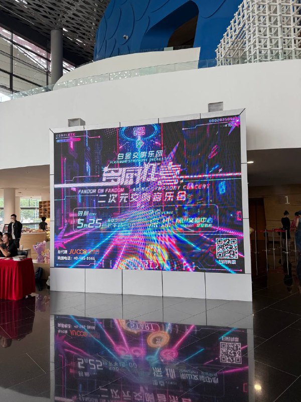 上半场只听过两首,不过八方旅人真的很不错,闭上眼睛就能感受到开场渔村的海风,以及形势急转直下,最后故事结束凯旋回归的场景了